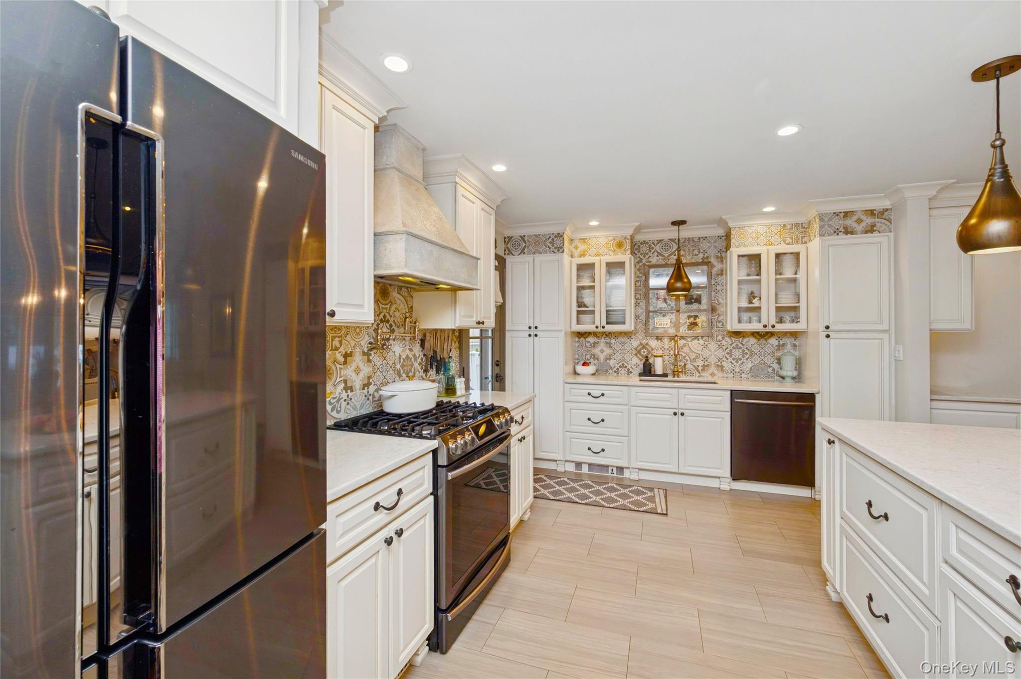 #9 photo, 62 14th Street, Hicksville , NY 11801