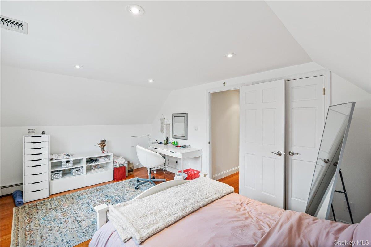 #15 photo, 4928 Express Drive, Ronkonkoma , NY 11779