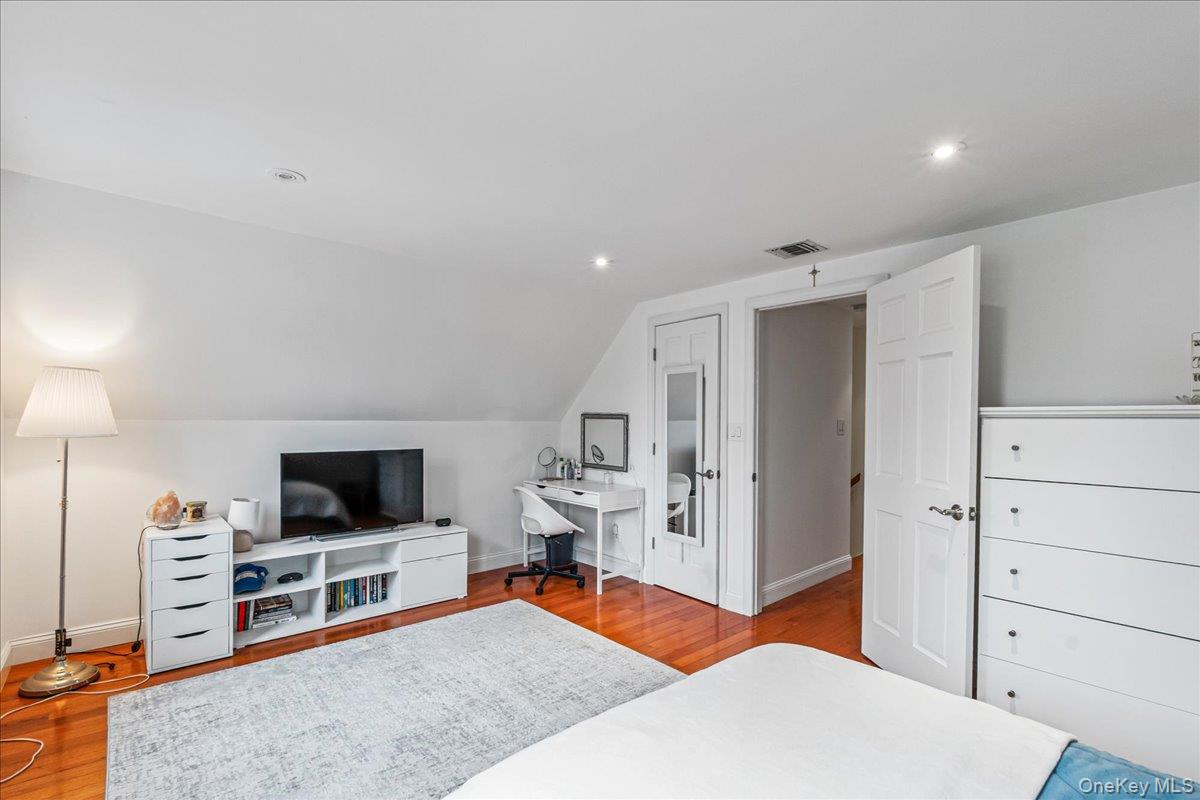 #19 photo, 4928 Express Drive, Ronkonkoma , NY 11779