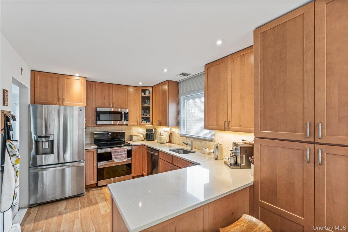 #8 photo, 4928 Express Drive, Ronkonkoma , NY 11779