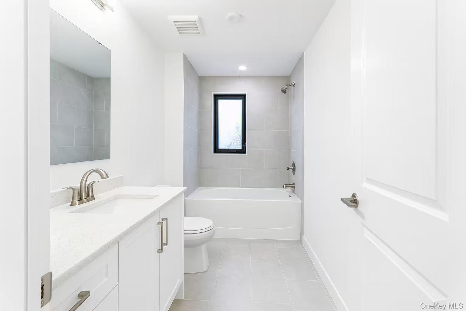 #4 photo, 33-01 213th Street, كوينز Bayside , NY 11361