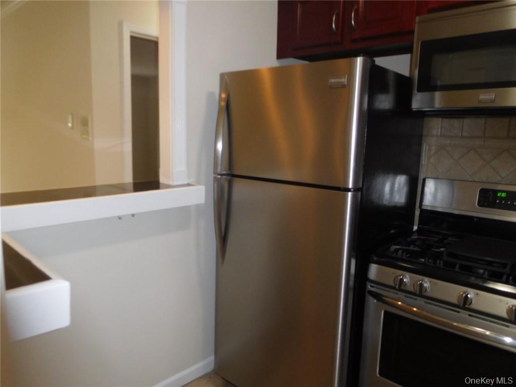 #11 photo, 2 Consulate Drive, Tuckahoe , NY 10707