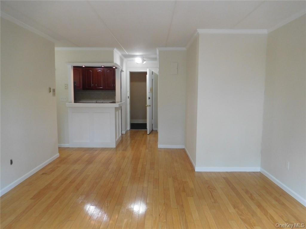 #8 photo, 2 Consulate Drive, Tuckahoe , NY 10707