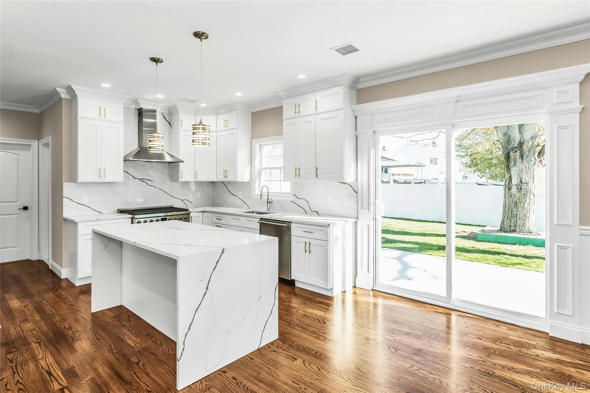 #10 photo, 9 Briggs Street, Hicksville , NY 11801