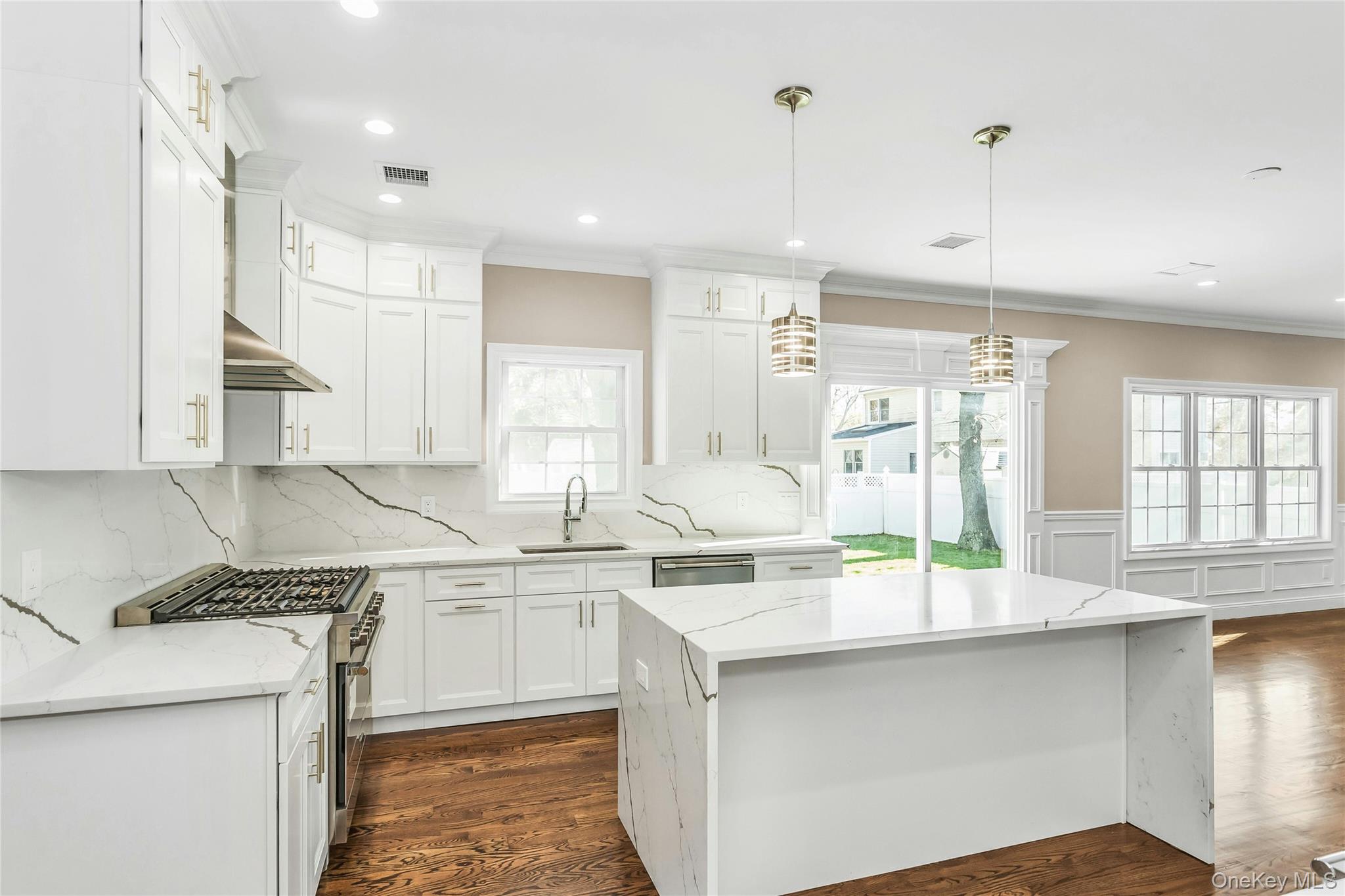 #11 photo, 9 Briggs Street, Hicksville , NY 11801