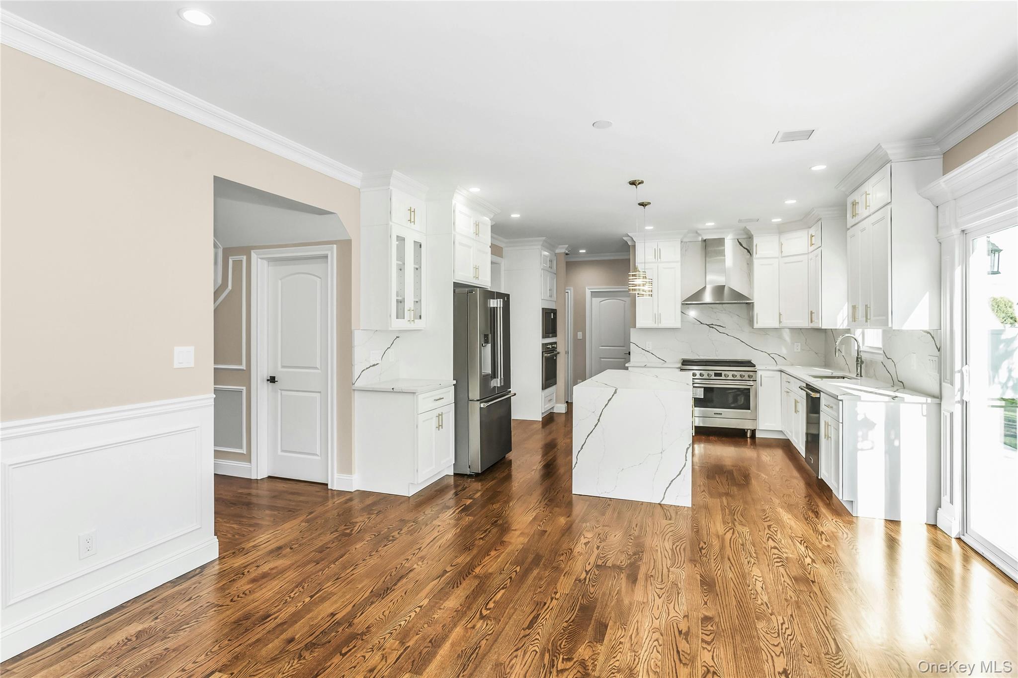 #16 photo, 9 Briggs Street, Hicksville , NY 11801