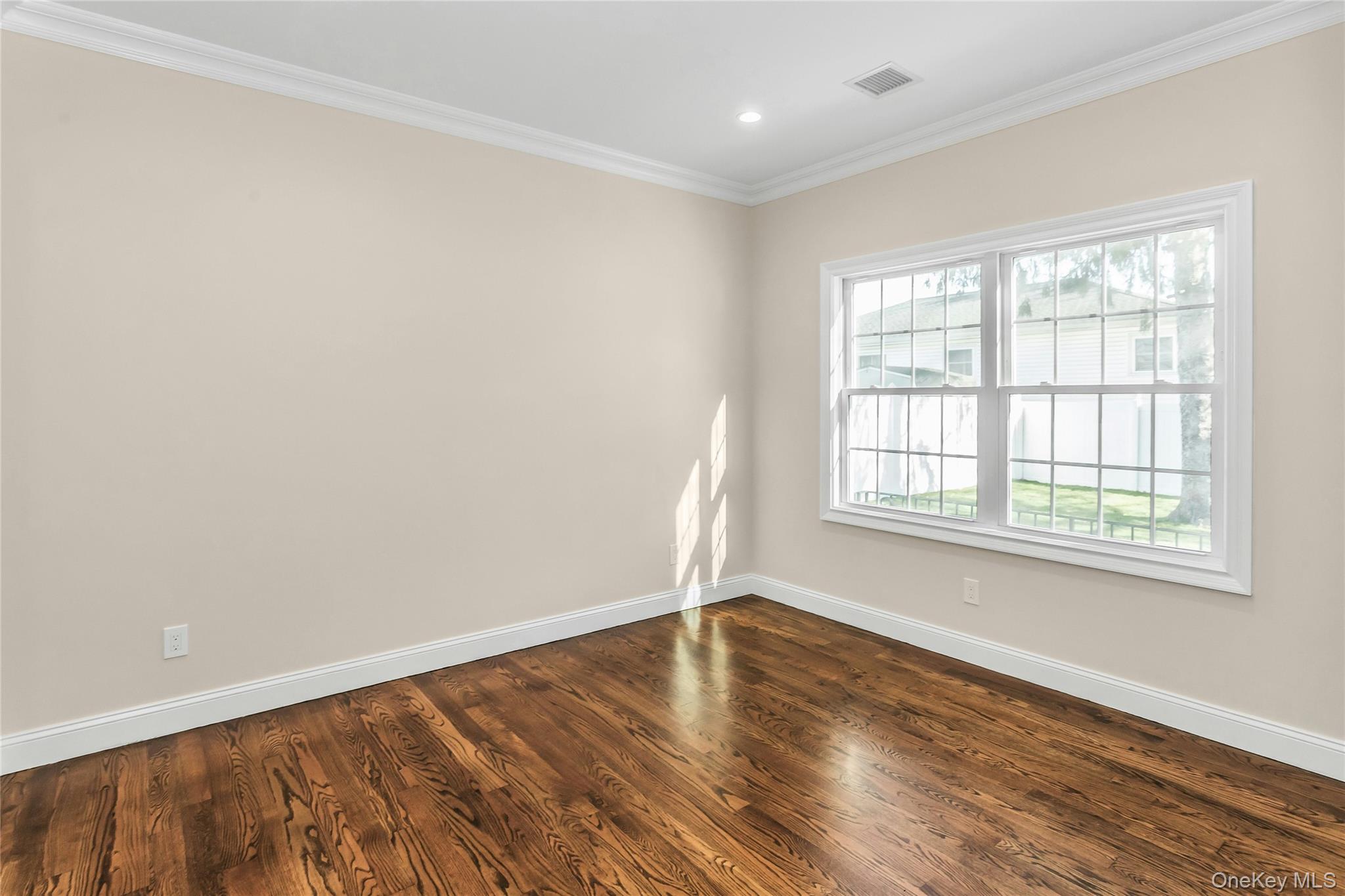 #18 photo, 9 Briggs Street, Hicksville , NY 11801