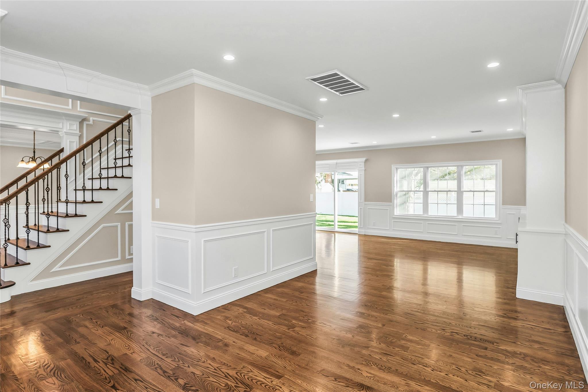 #6 photo, 9 Briggs Street, Hicksville , NY 11801