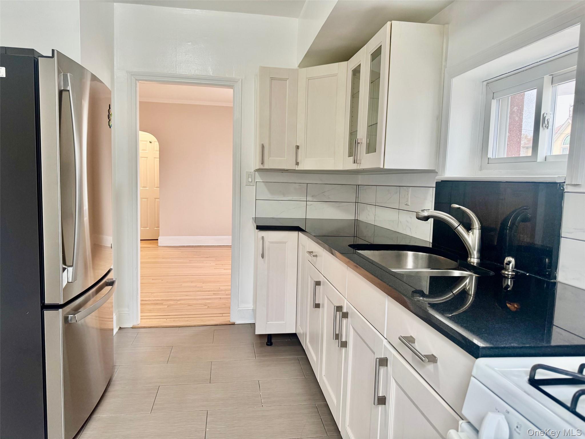 #4 photo, 79-80 77 Road, Glendale , NY 11385