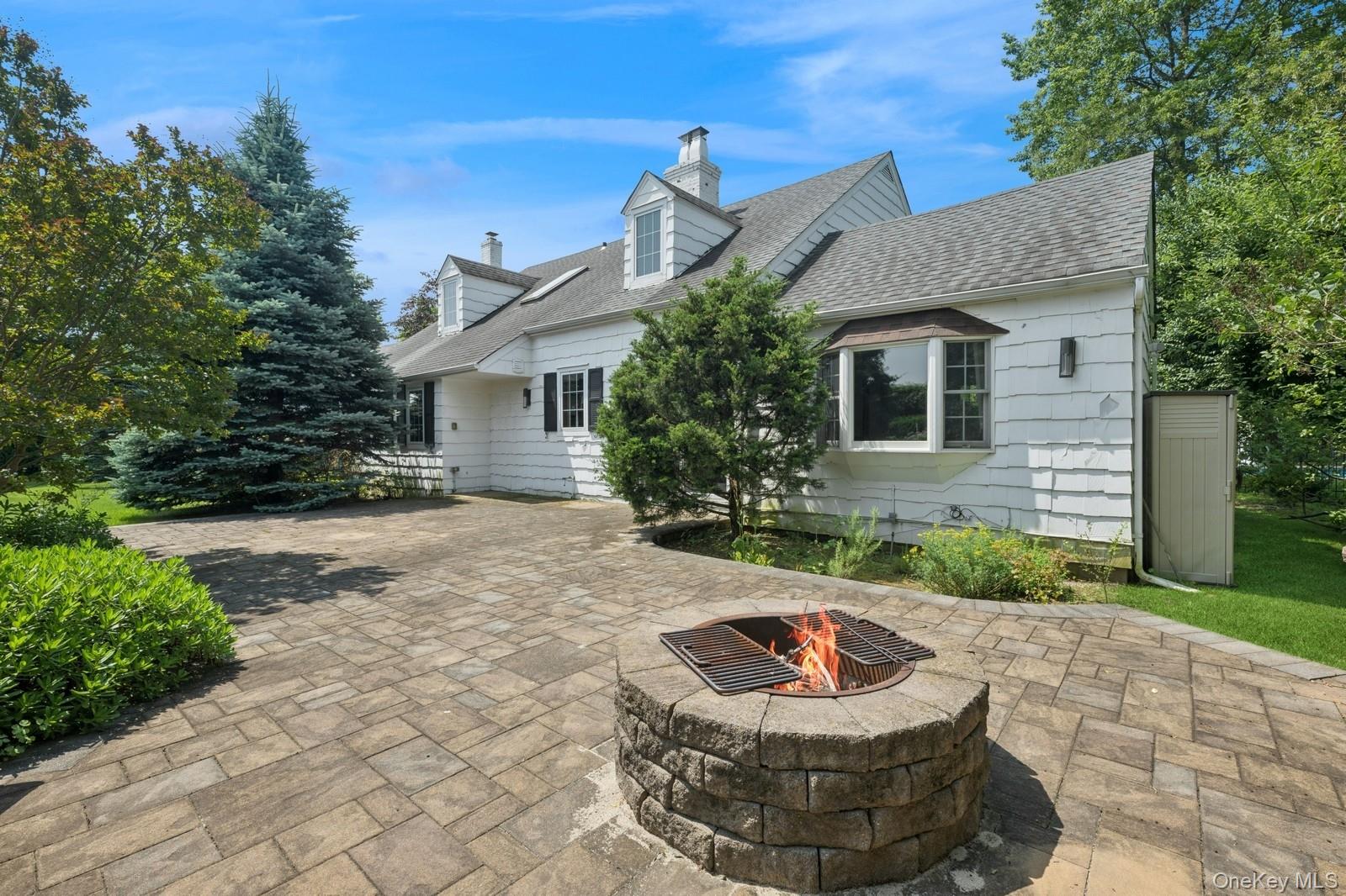 #18 photo, 1250 Harbor Road, Hewlett Harbor , NY 11557