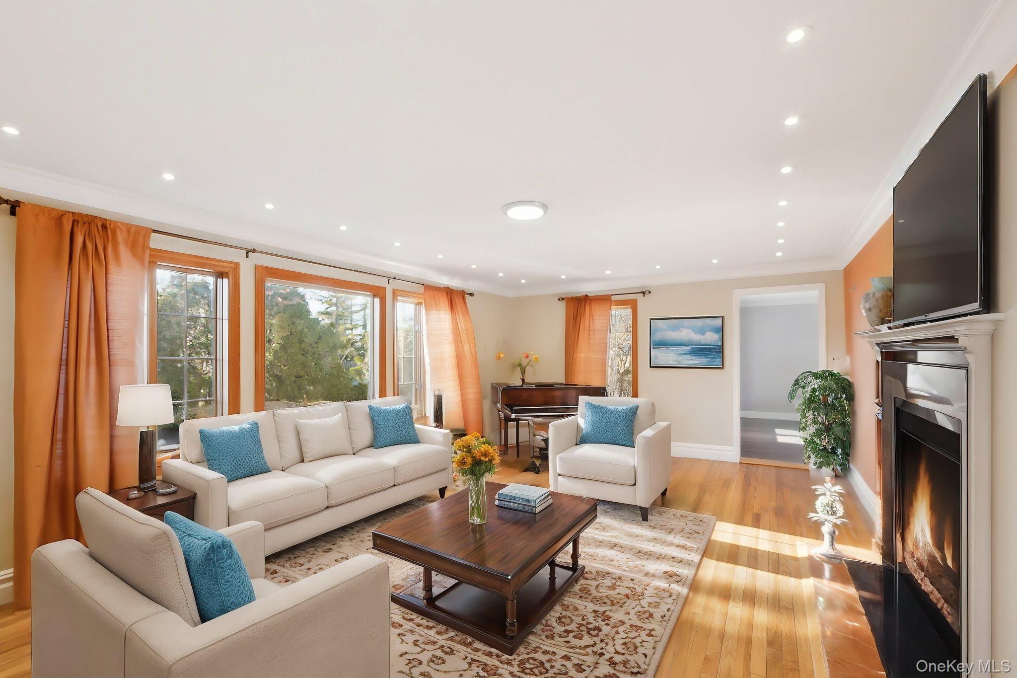 #4 photo, 1250 Harbor Road, Hewlett Harbor , NY 11557