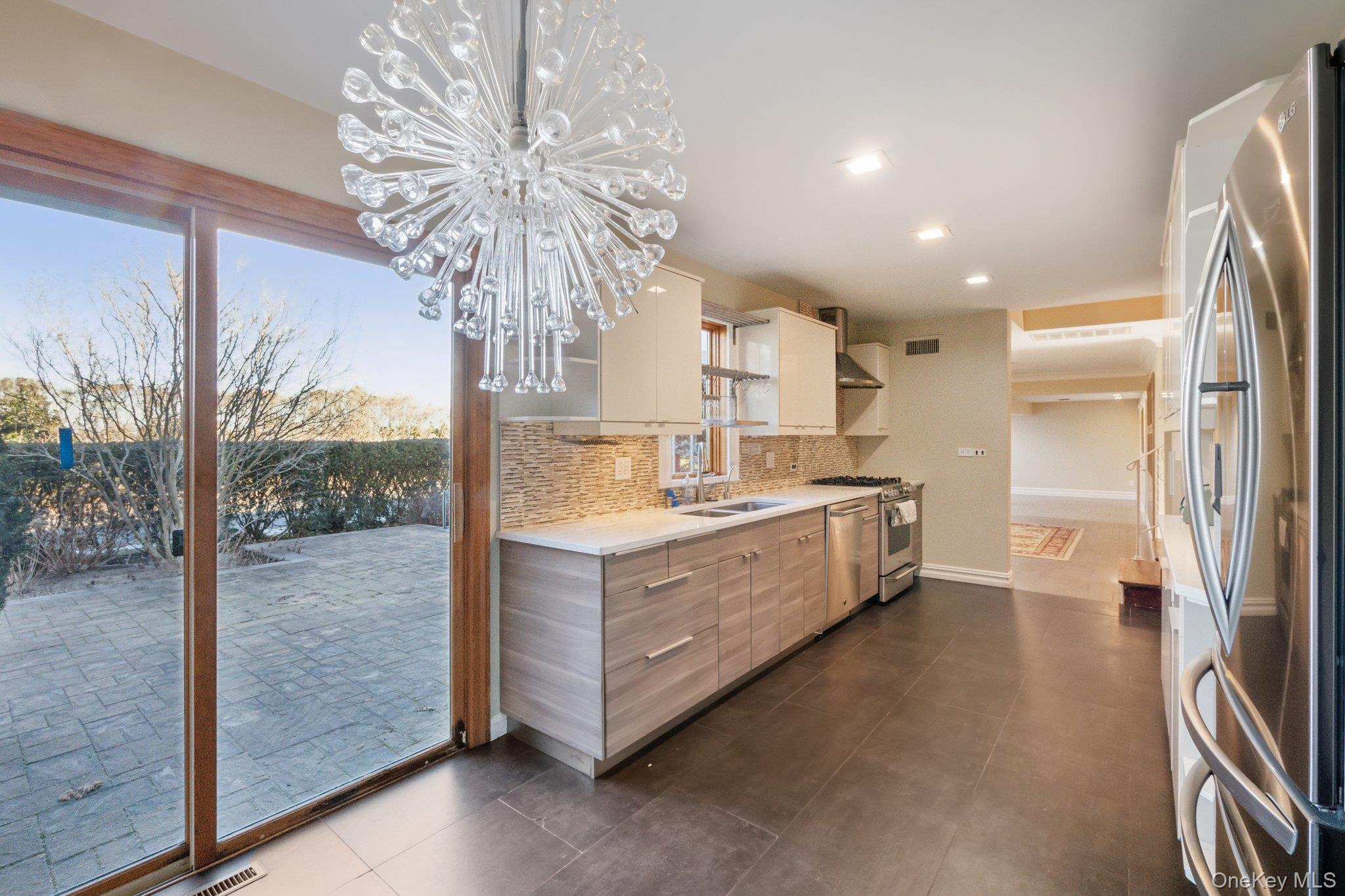 #7 photo, 1250 Harbor Road, Hewlett Harbor , NY 11557