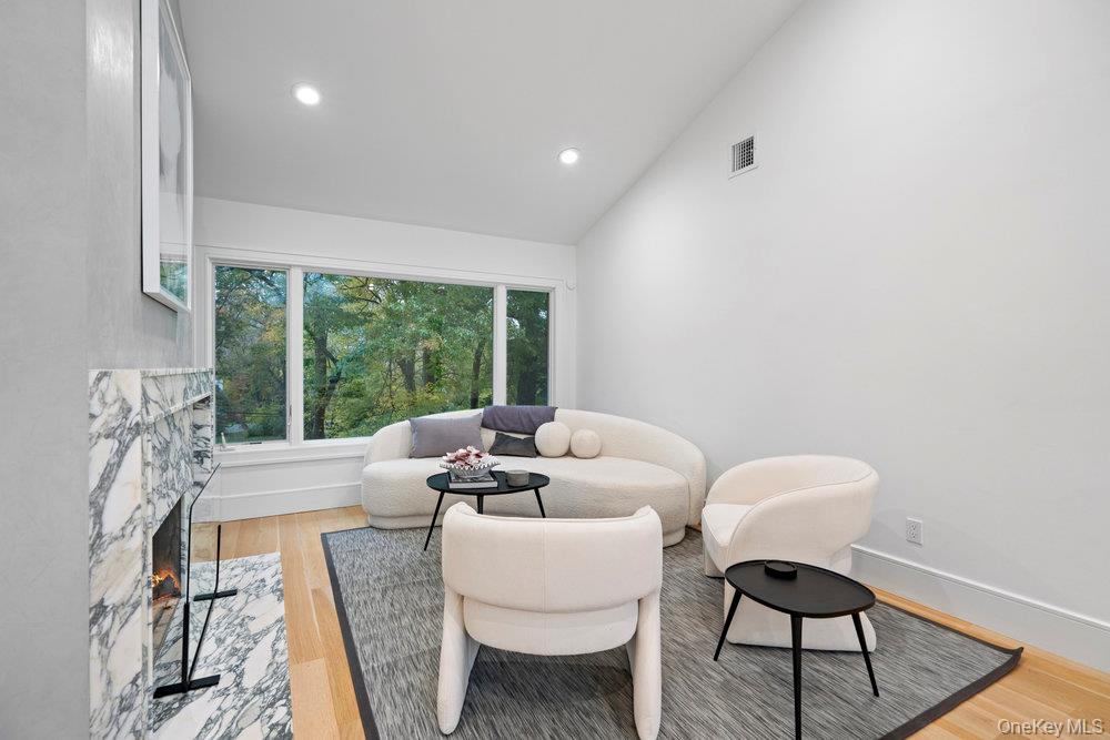 #10 photo, 28 Elm Street, Woodbury , NY 11797