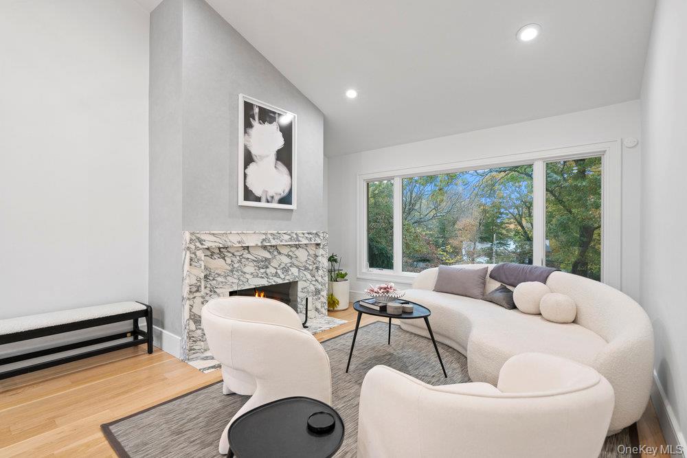 #11 photo, 28 Elm Street, Woodbury , NY 11797