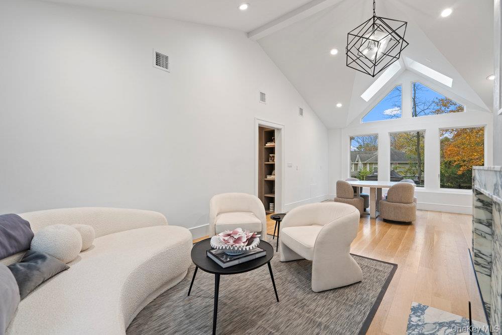 #12 photo, 28 Elm Street, Woodbury , NY 11797