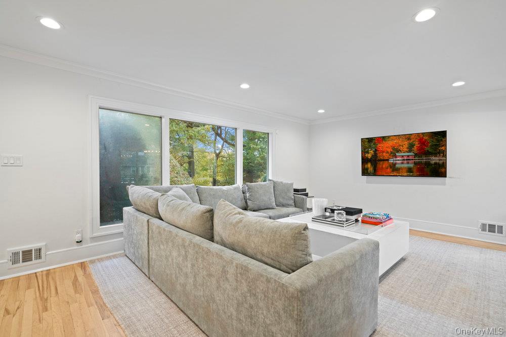 #7 photo, 28 Elm Street, Woodbury , NY 11797