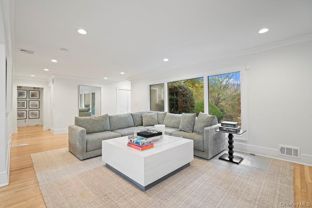 #8 photo, 28 Elm Street, Woodbury , NY 11797