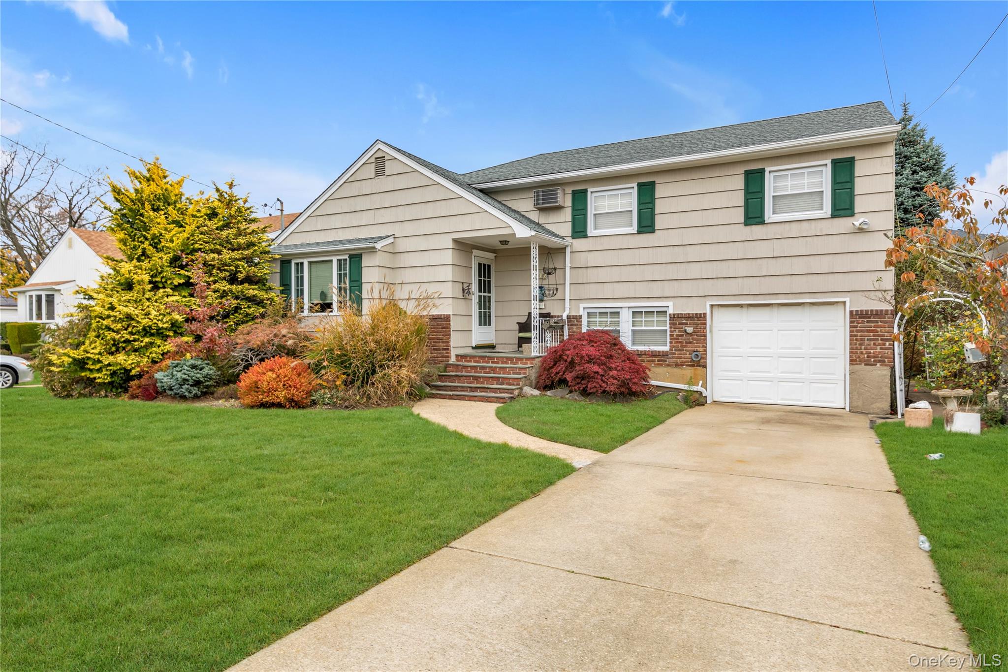 #2 photo, 2845 Whaleneck Drive, Merrick , NY 11566