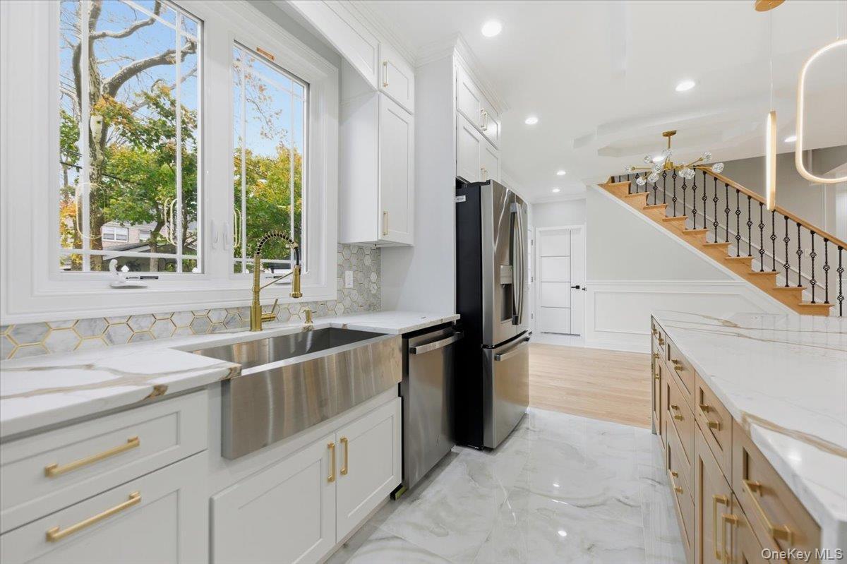 #12 photo, 25 Countisbury Avenue, Valley Stream , NY 11580