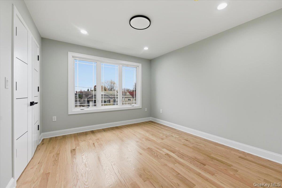 #20 photo, 25 Countisbury Avenue, Valley Stream , NY 11580