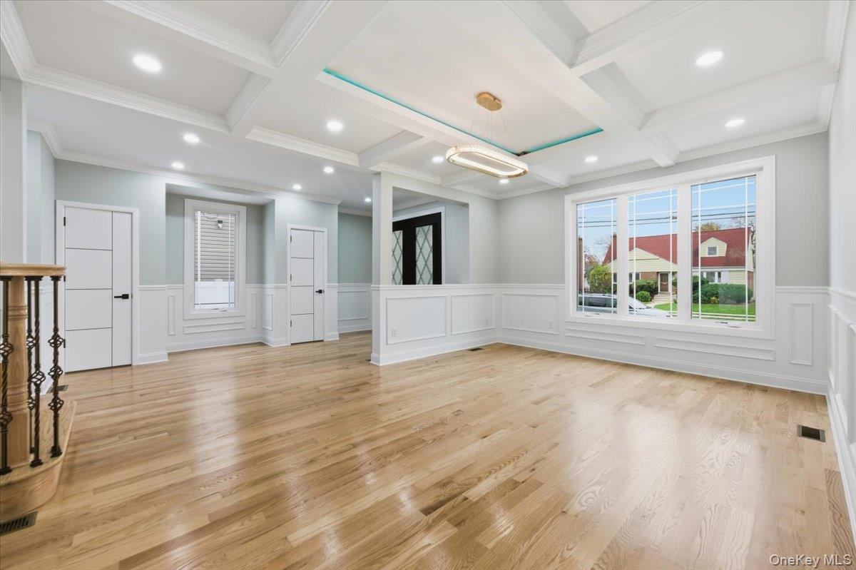 #5 photo, 25 Countisbury Avenue, Valley Stream , NY 11580