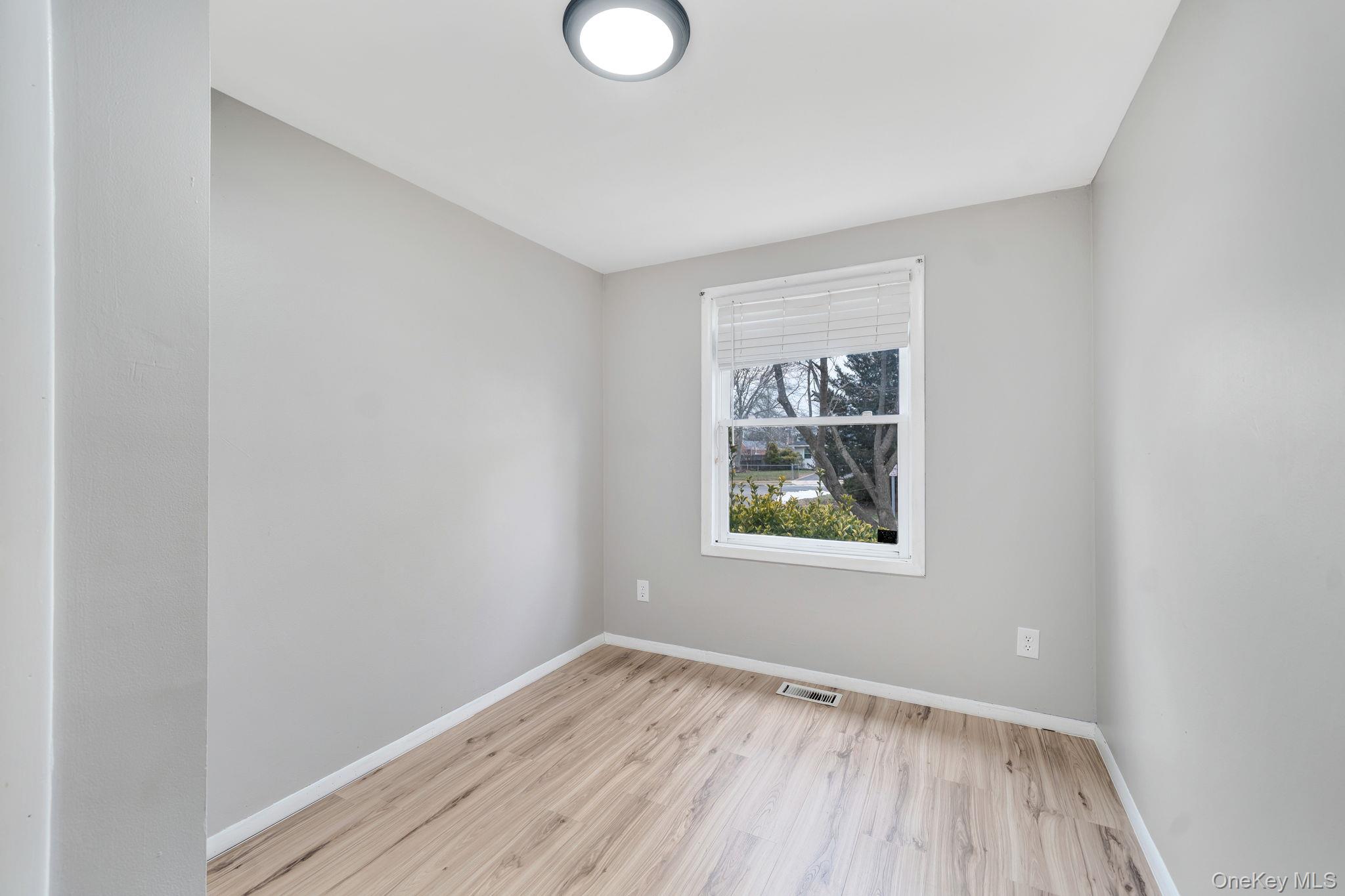 #14 photo, 7 Kristin Court, Bay Shore , NY 11706