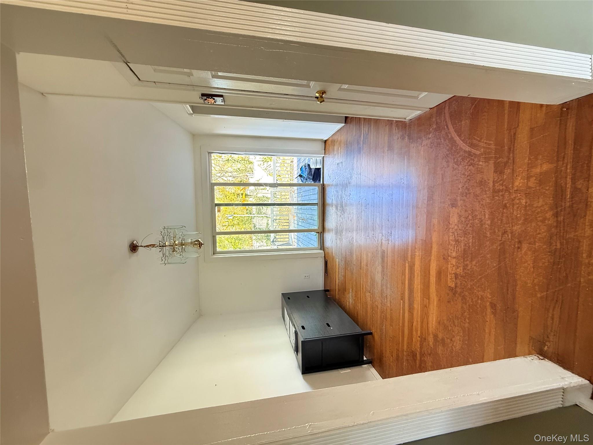 #8 photo, 7 Kristin Court, Bay Shore , NY 11706