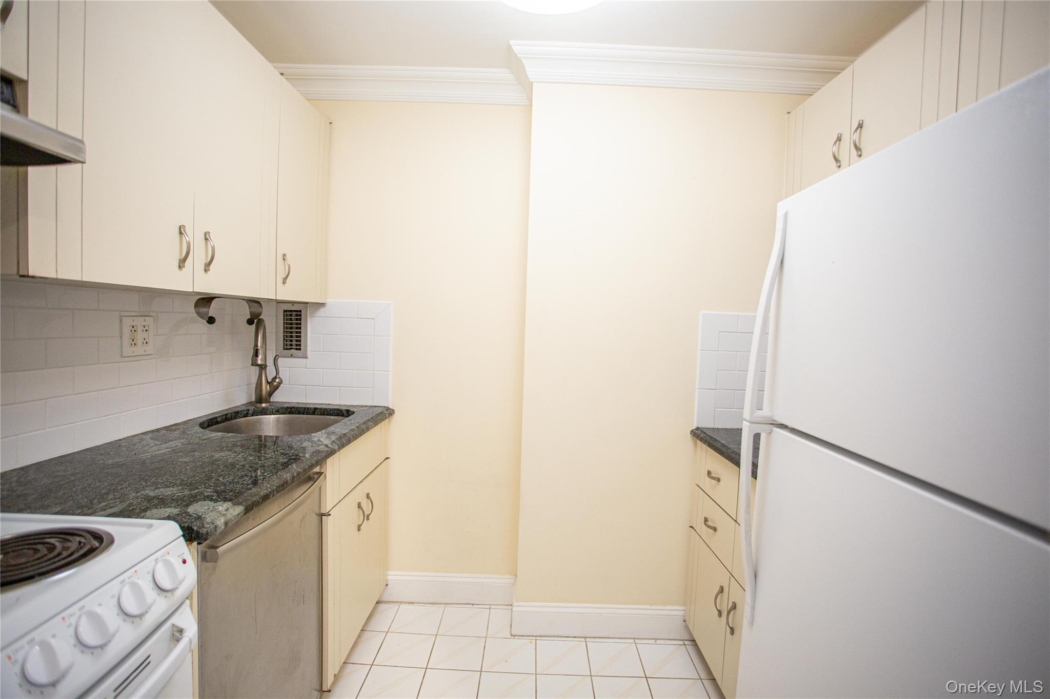 #3 photo, 2 Richmond Road, Lido Beach , NY 11561