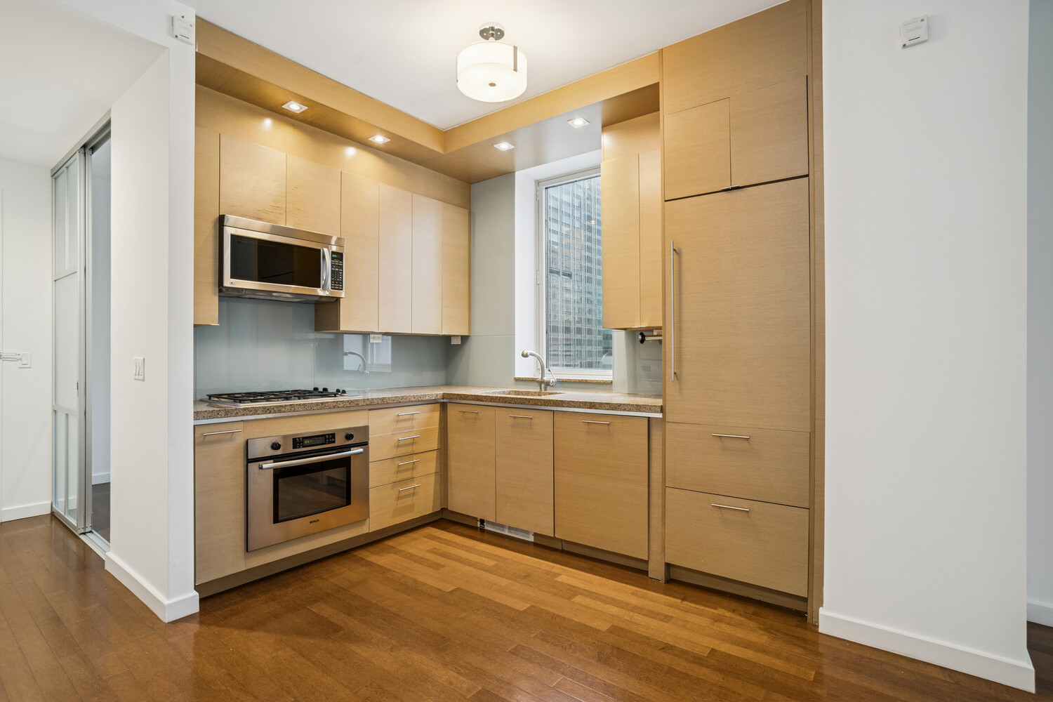 #4 photo, 1600 BROADWAY, Midtown , NY 10019