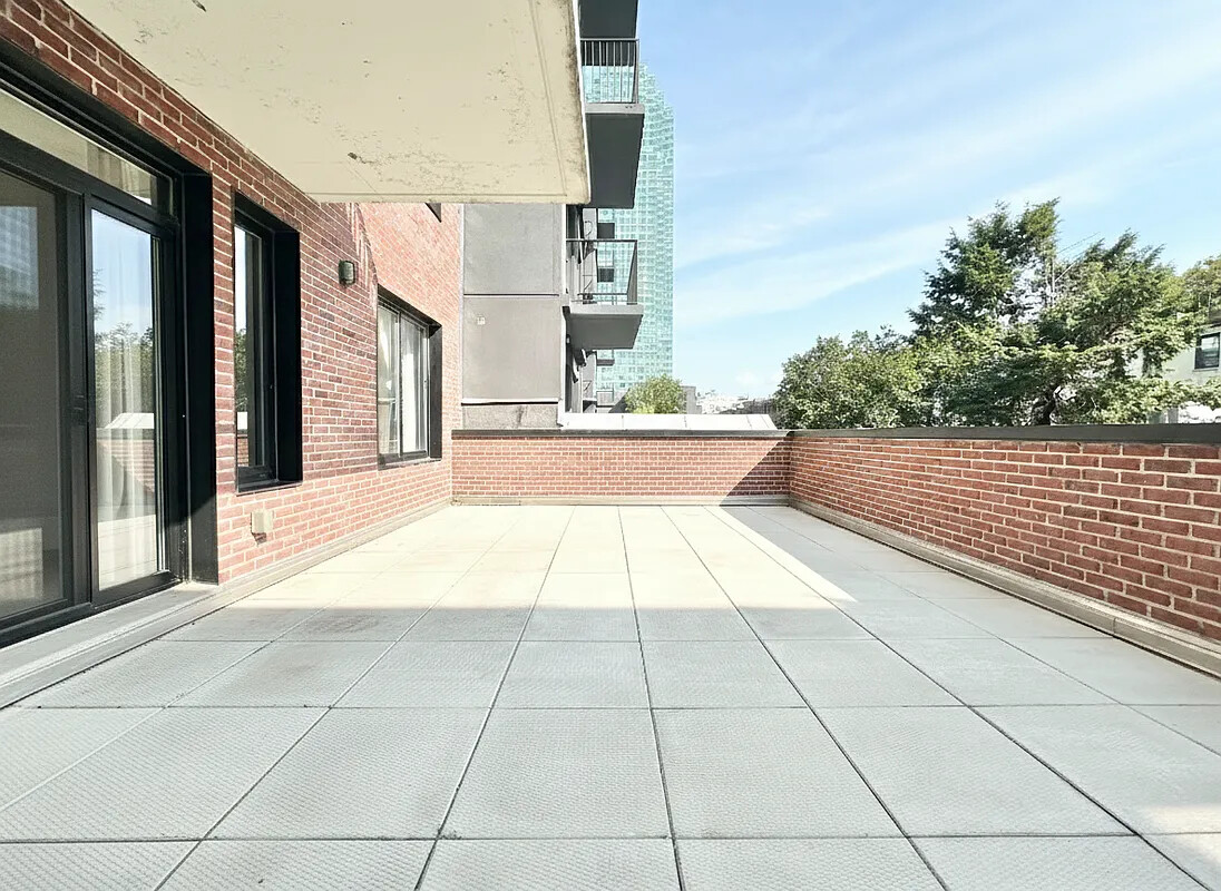 #4 photo, 21-10 44TH Drive, Long Island City , NY 11101