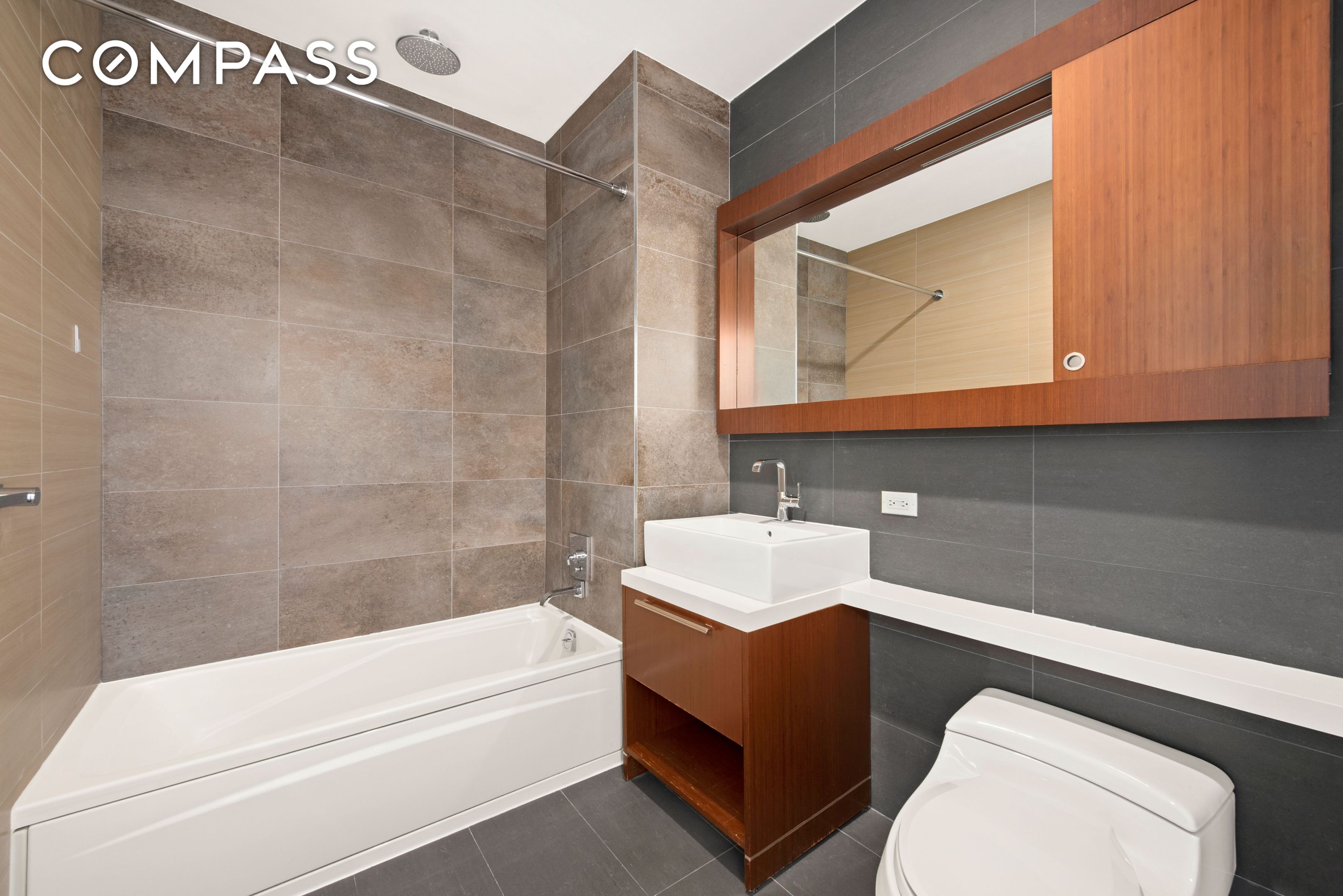 #7 photo, 305 W 16th Street, Chelsea , NY 10011