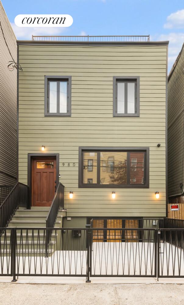 #21 photo, 980 METROPOLITAN Avenue, East Williamsburg , NY 11211