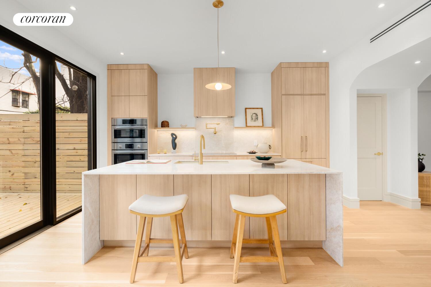 #5 photo, 980 METROPOLITAN Avenue, East Williamsburg , NY 11211