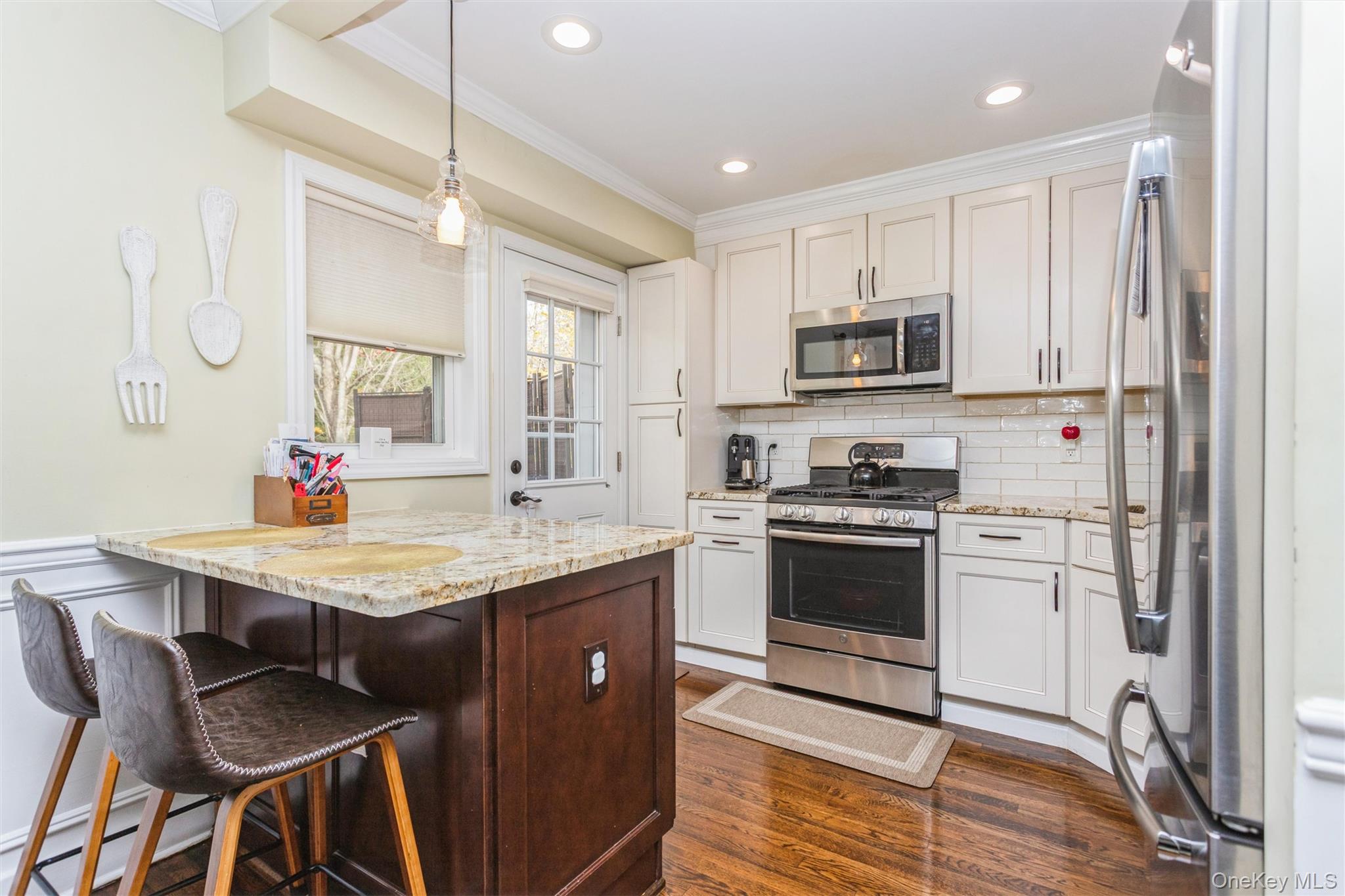 #4 photo, 35 Peck Avenue, Rye , NY 10580