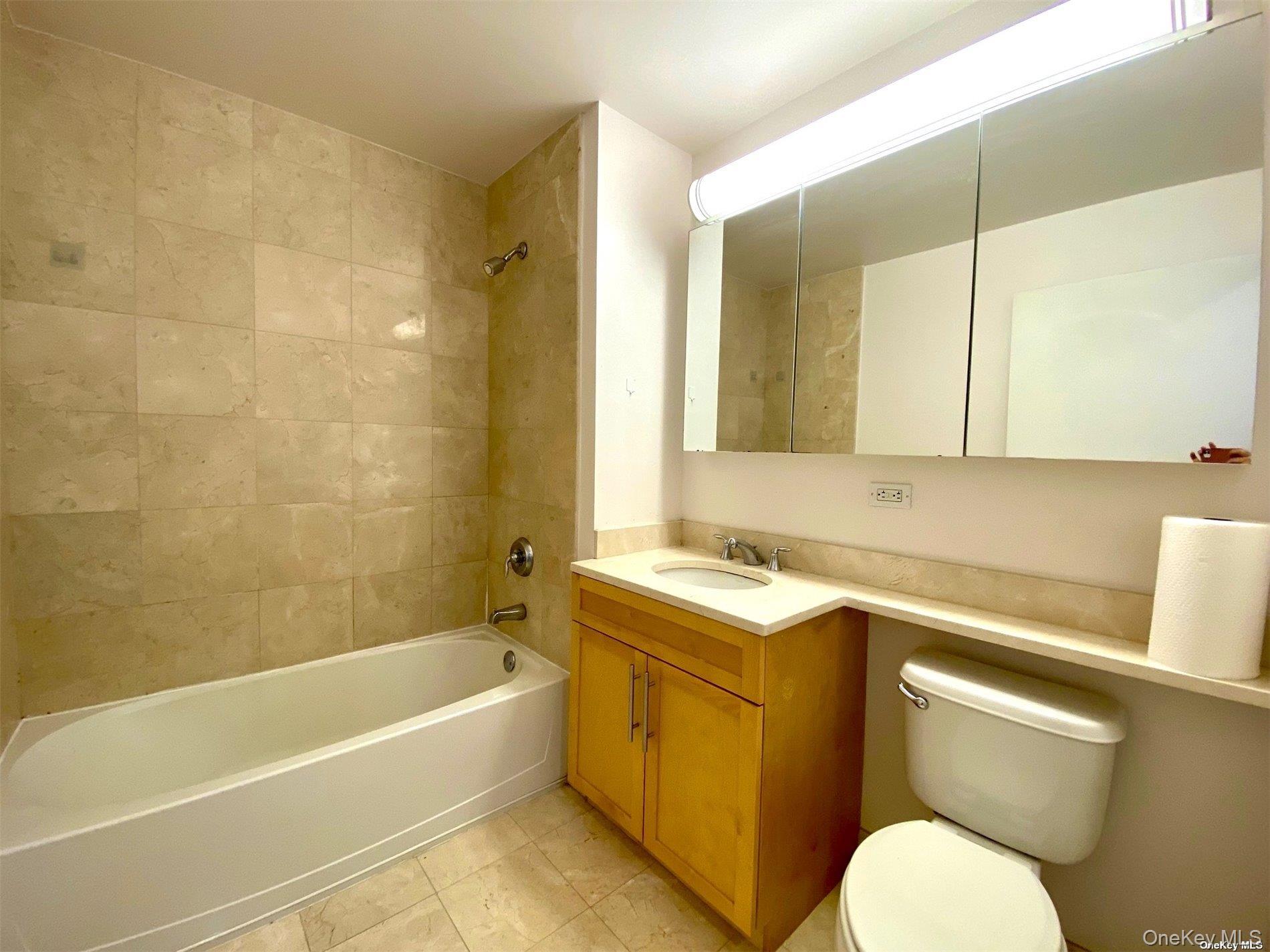 #11 photo, 40-28 College Point Boulevard, Flushing , NY 11354