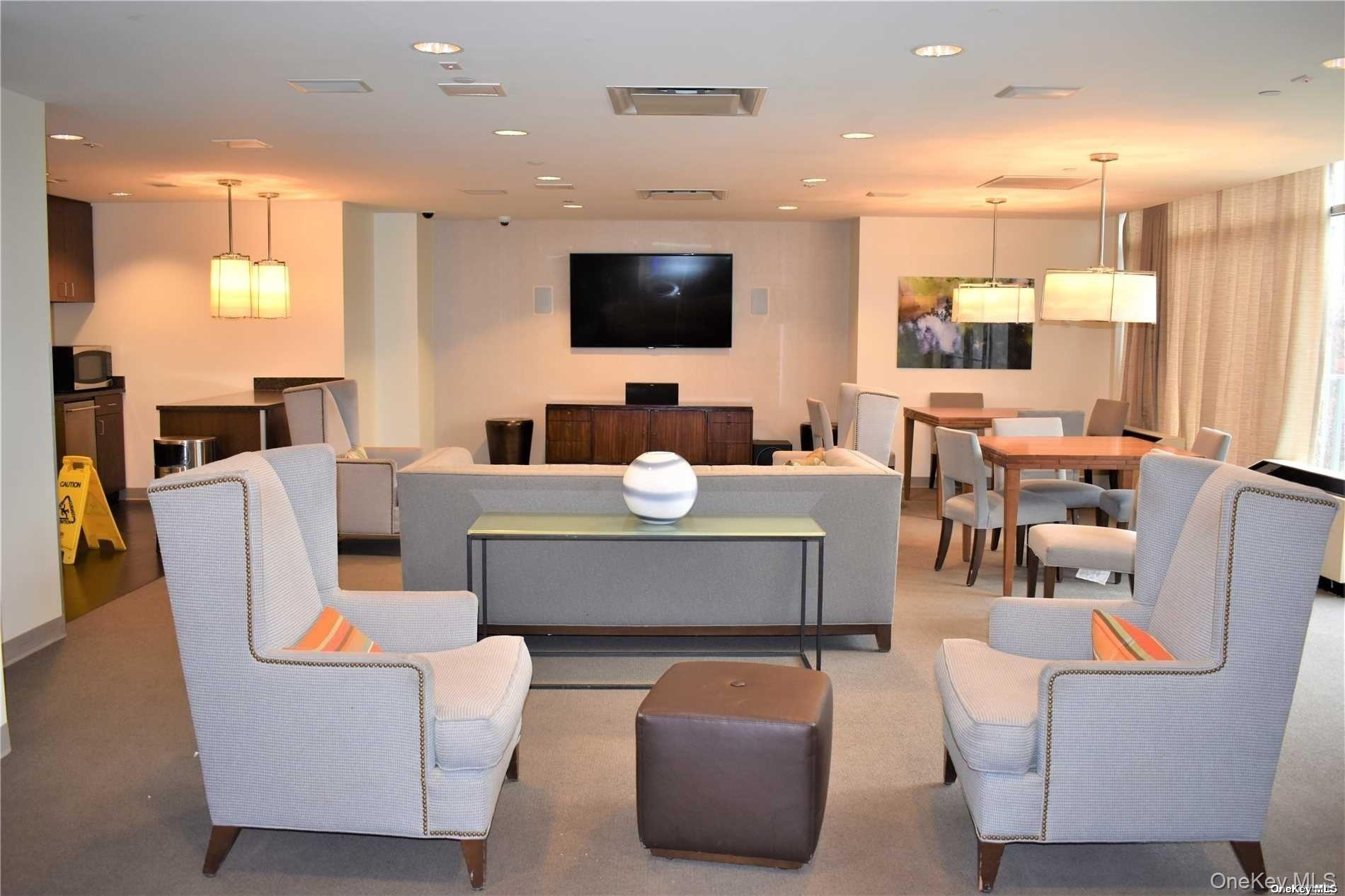 #18 photo, 40-28 College Point Boulevard, Flushing , NY 11354