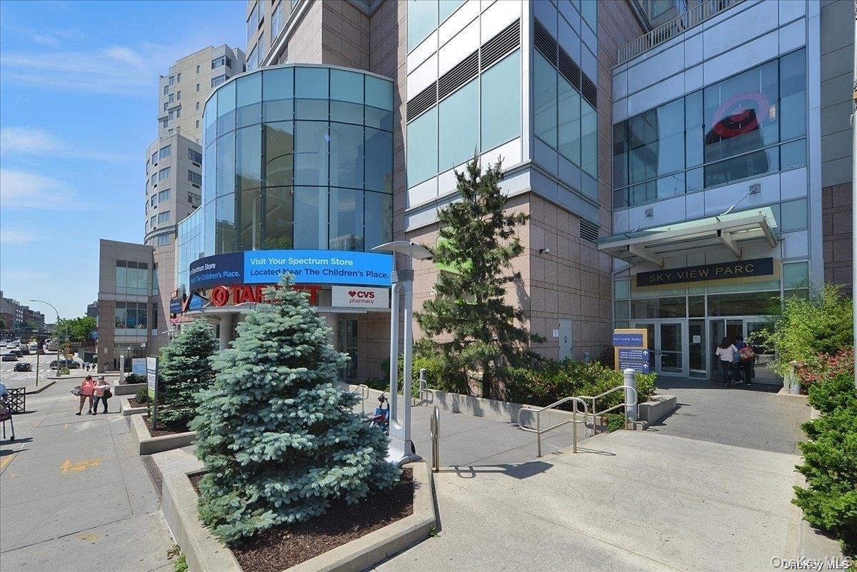 #2 photo, 40-28 College Point Boulevard, Flushing , NY 11354