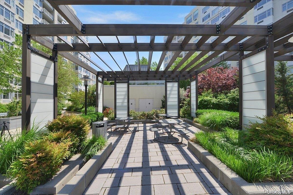 #5 photo, 40-28 College Point Boulevard, Flushing , NY 11354