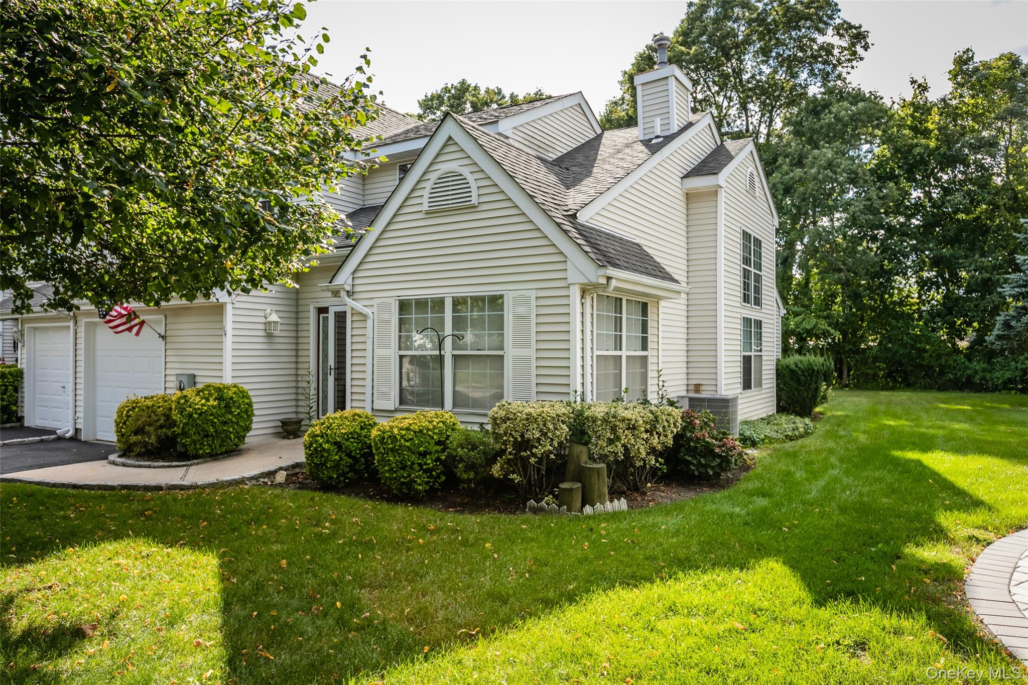 #1 photo, 14 Mystic Circle, サフォーク郡 Bay Shore , NY 11706