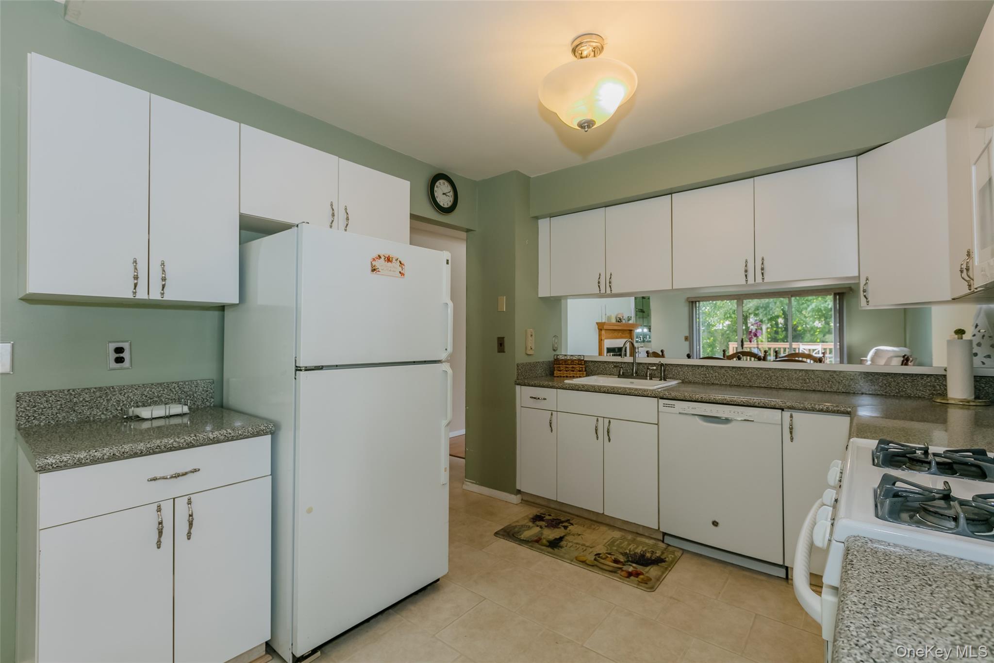 #10 photo, 14 Mystic Circle, サフォーク郡 Bay Shore , NY 11706