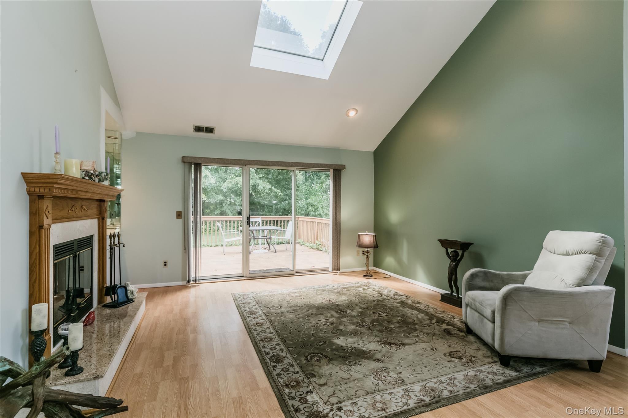 #4 photo, 14 Mystic Circle, サフォーク郡 Bay Shore , NY 11706