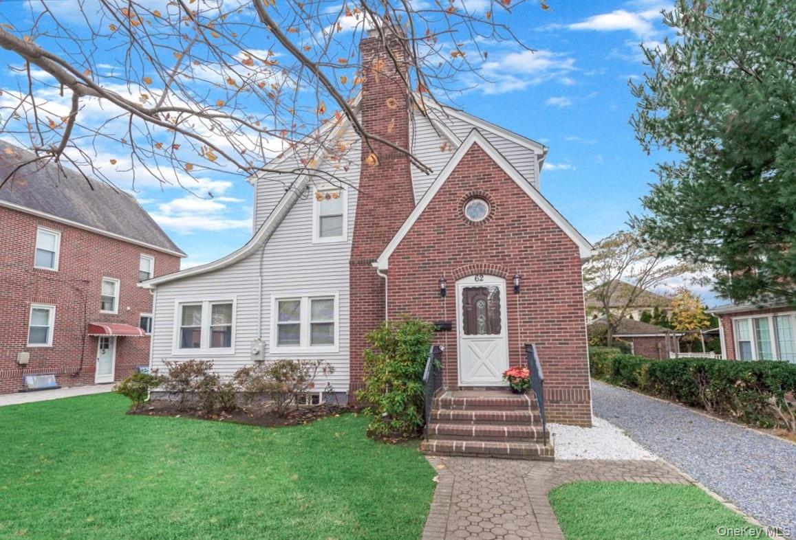 #1 photo, 62 Essex Road, Great Neck , NY 11023