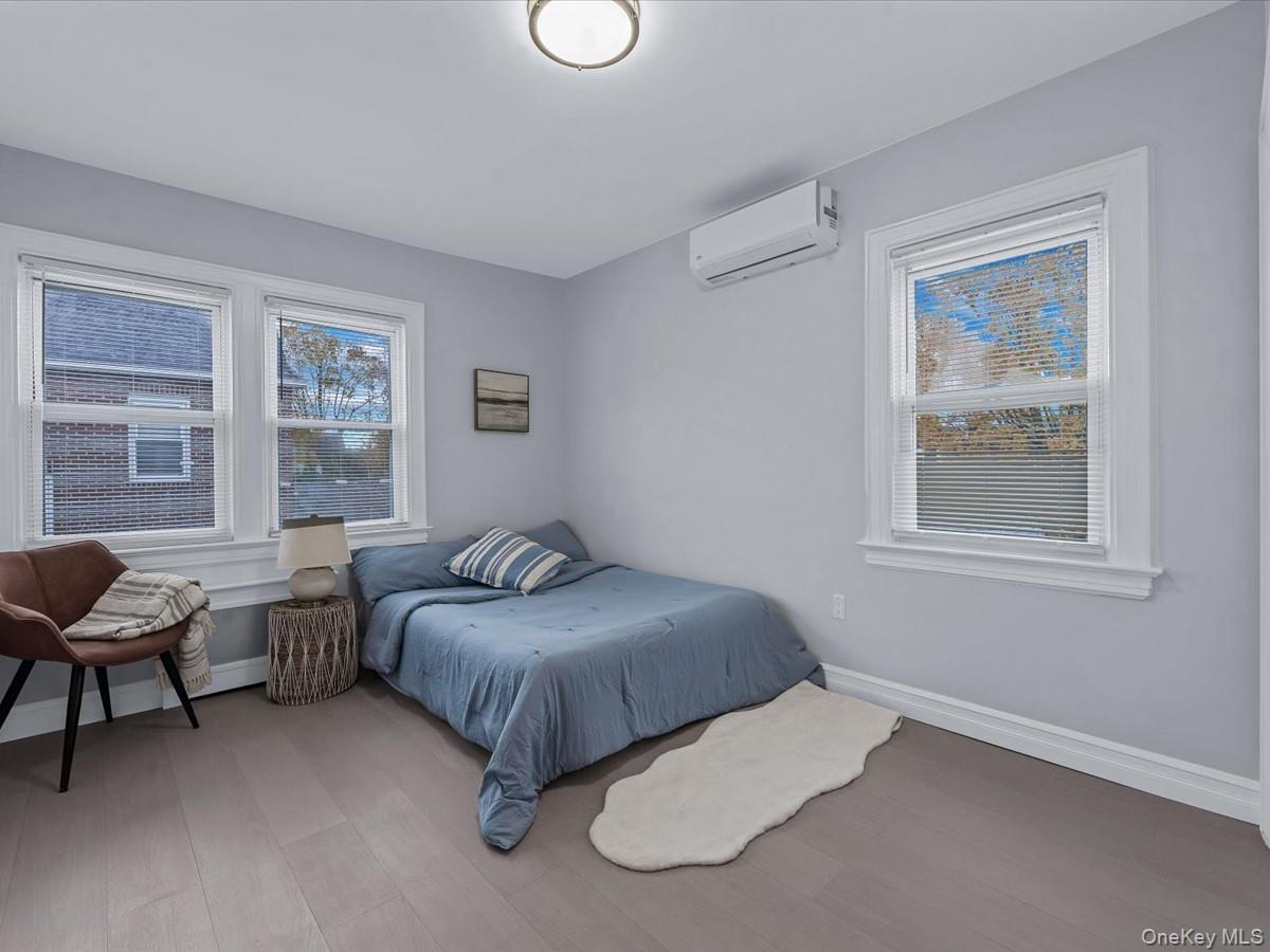 #17 photo, 62 Essex Road, Great Neck , NY 11023