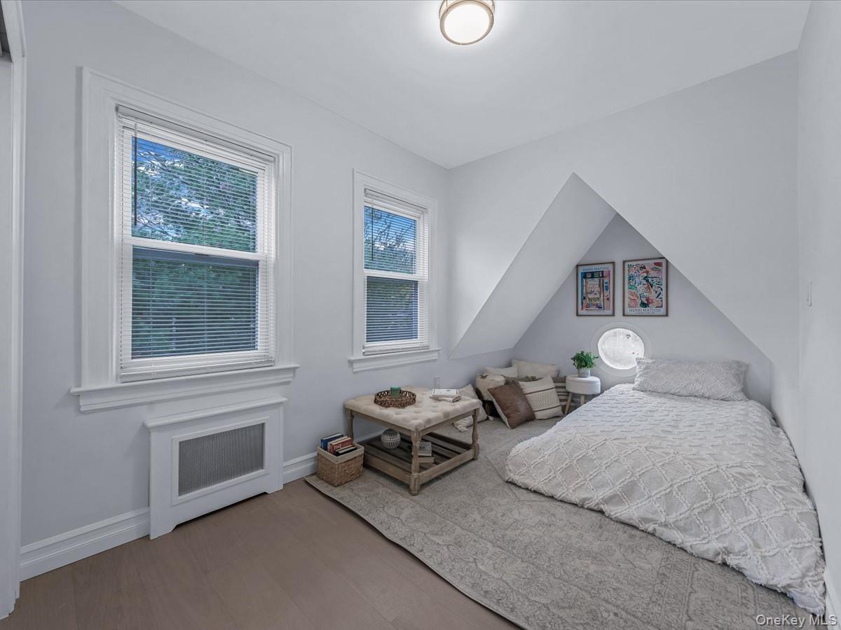 #18 photo, 62 Essex Road, Great Neck , NY 11023