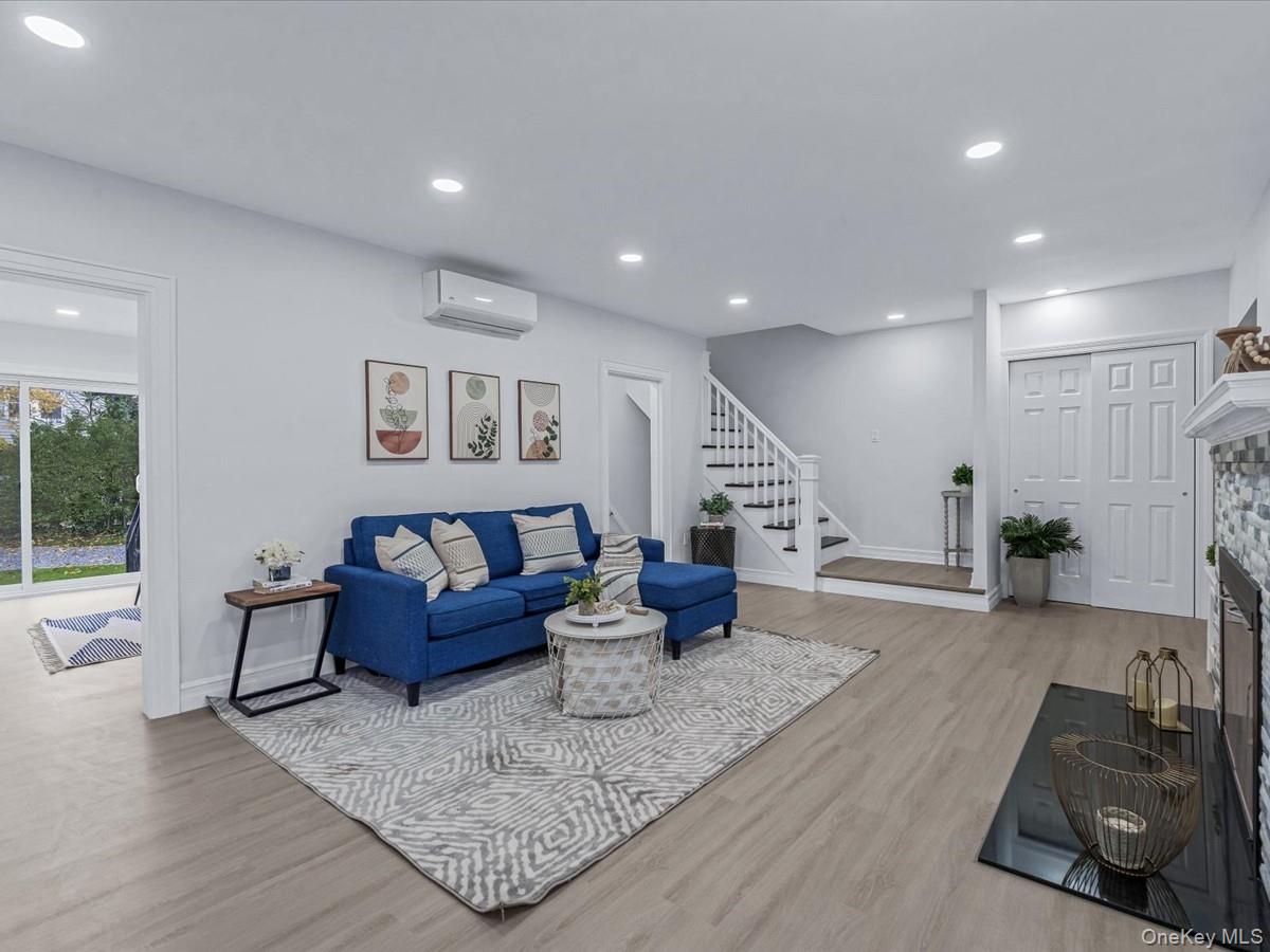 #4 photo, 62 Essex Road, Great Neck , NY 11023