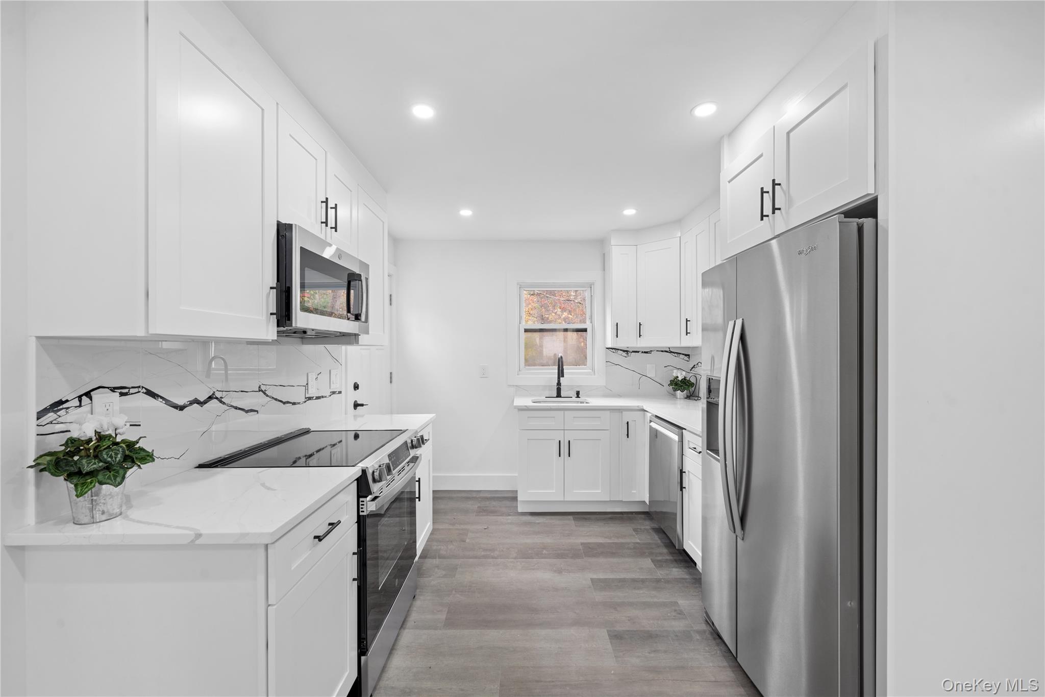 #11 photo, 16 Fife Drive, サフォーク郡 Coram , NY 11727