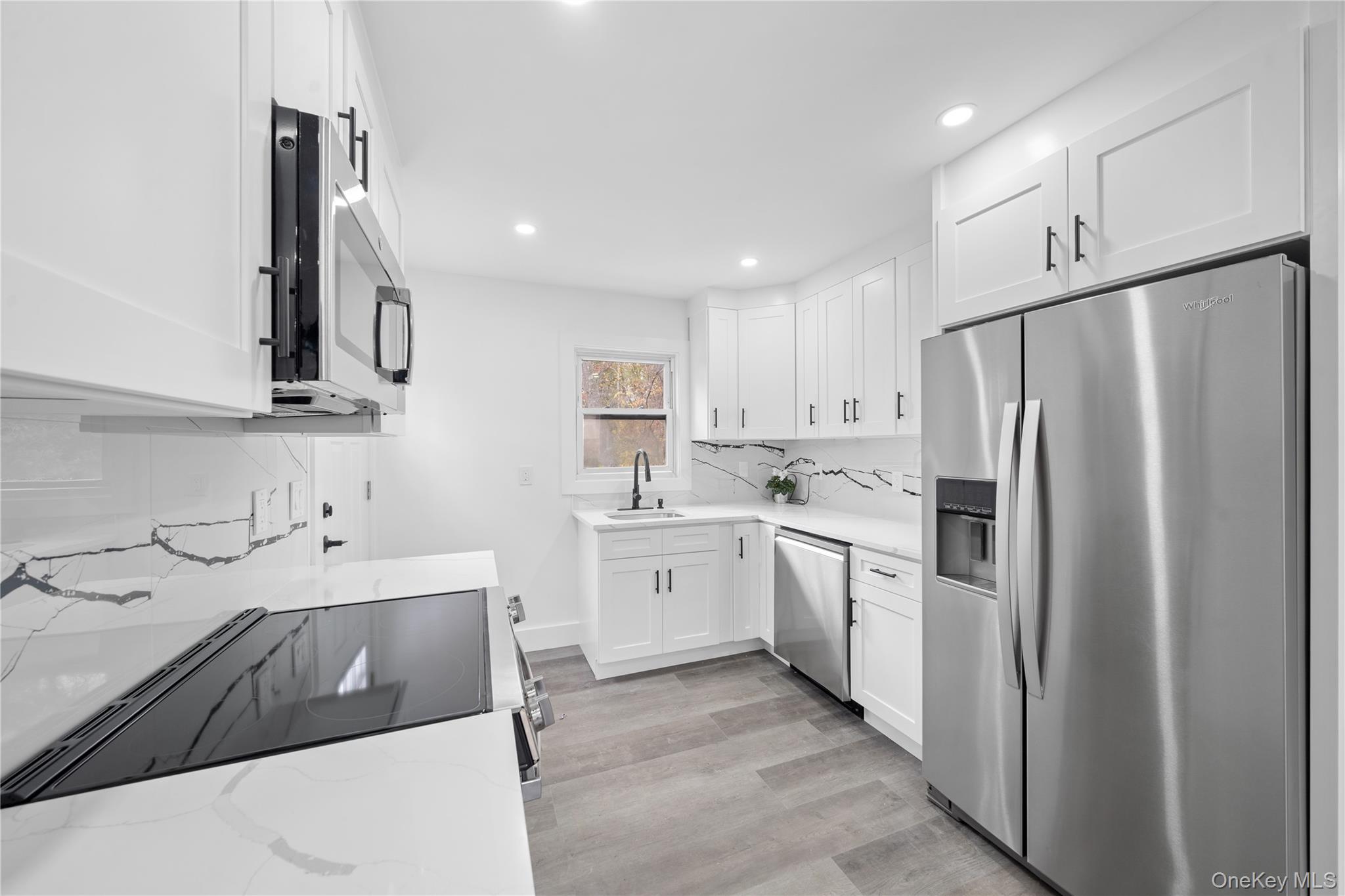 #13 photo, 16 Fife Drive, サフォーク郡 Coram , NY 11727