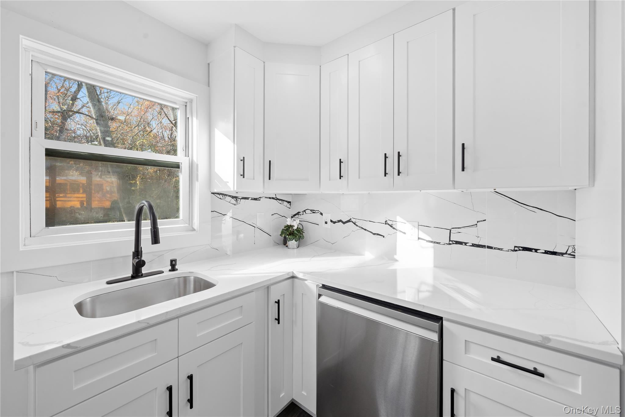 #15 photo, 16 Fife Drive, サフォーク郡 Coram , NY 11727