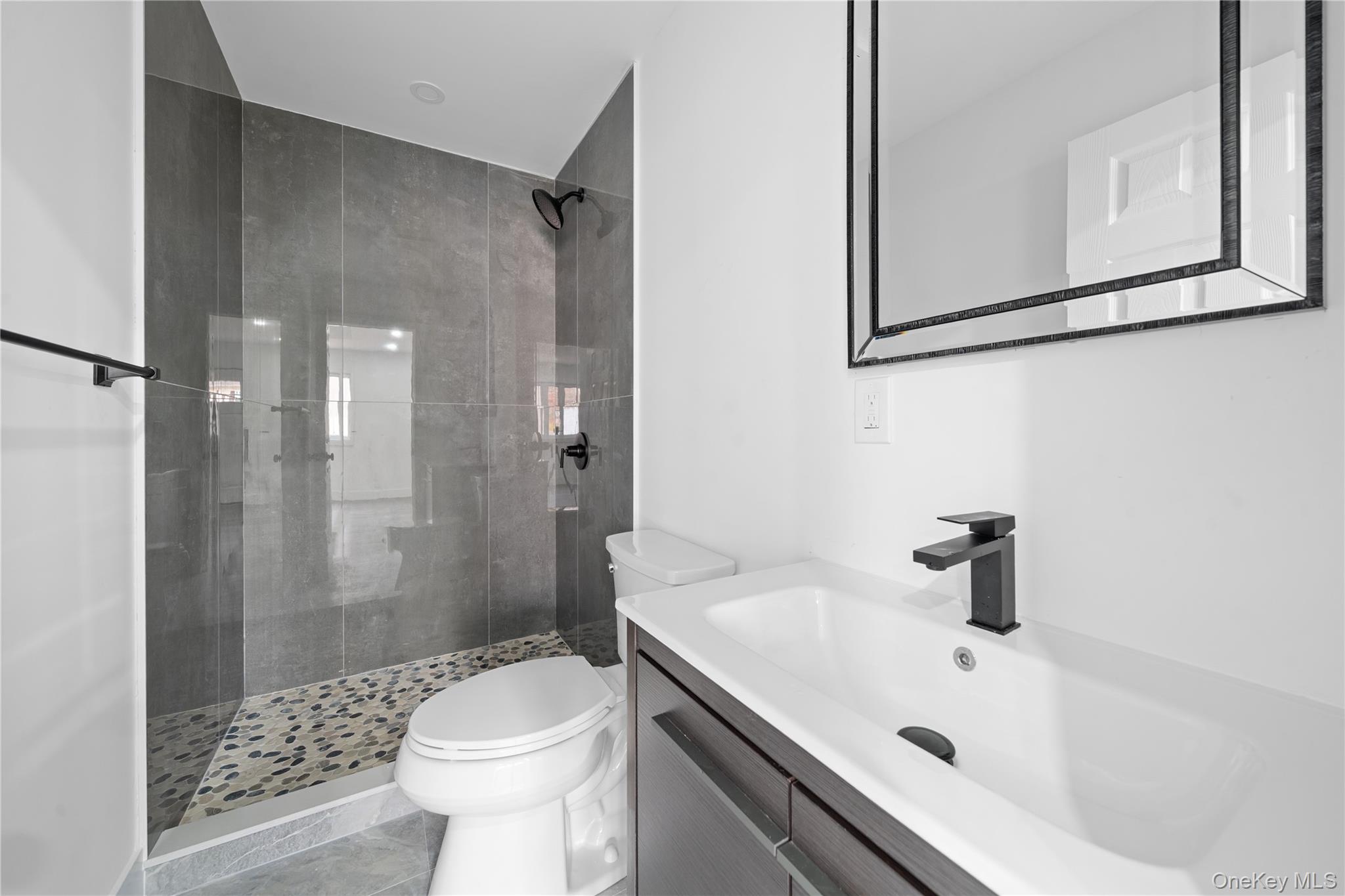 #16 photo, 16 Fife Drive, サフォーク郡 Coram , NY 11727