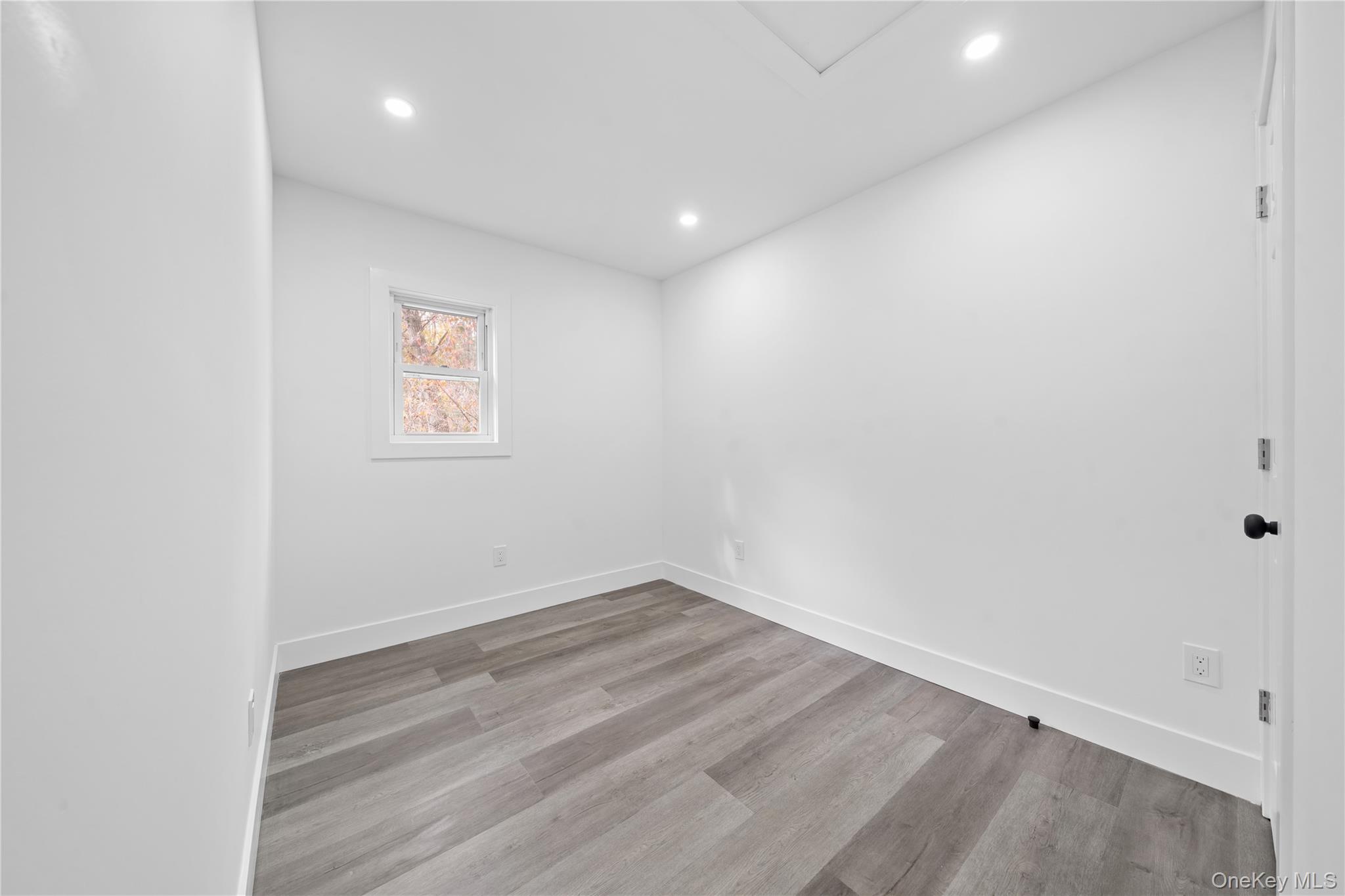 #18 photo, 16 Fife Drive, サフォーク郡 Coram , NY 11727